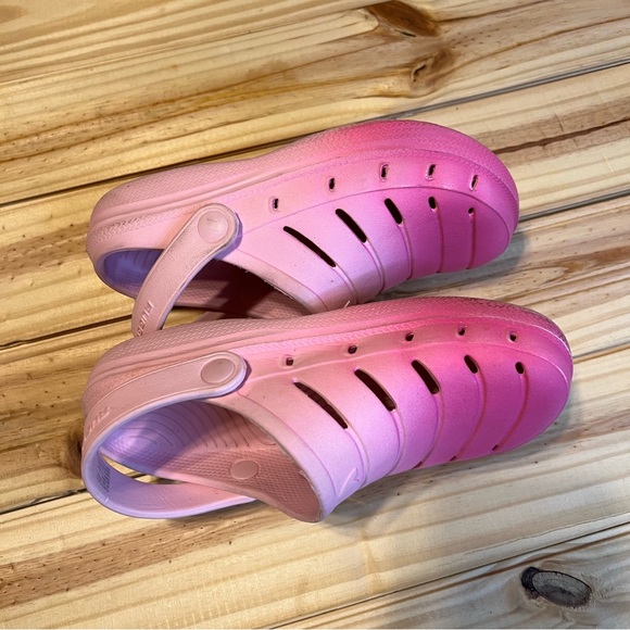 Size 13 girls Rugged Shark shoes - Picture 3 of 6